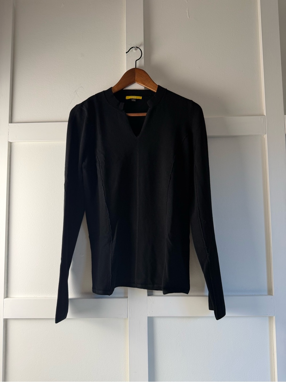 Lolë Black Fitted Long Sleeve Notch Neck Top Size L